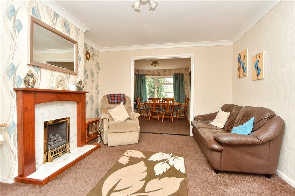 Property photo 3 of 8 Lounge