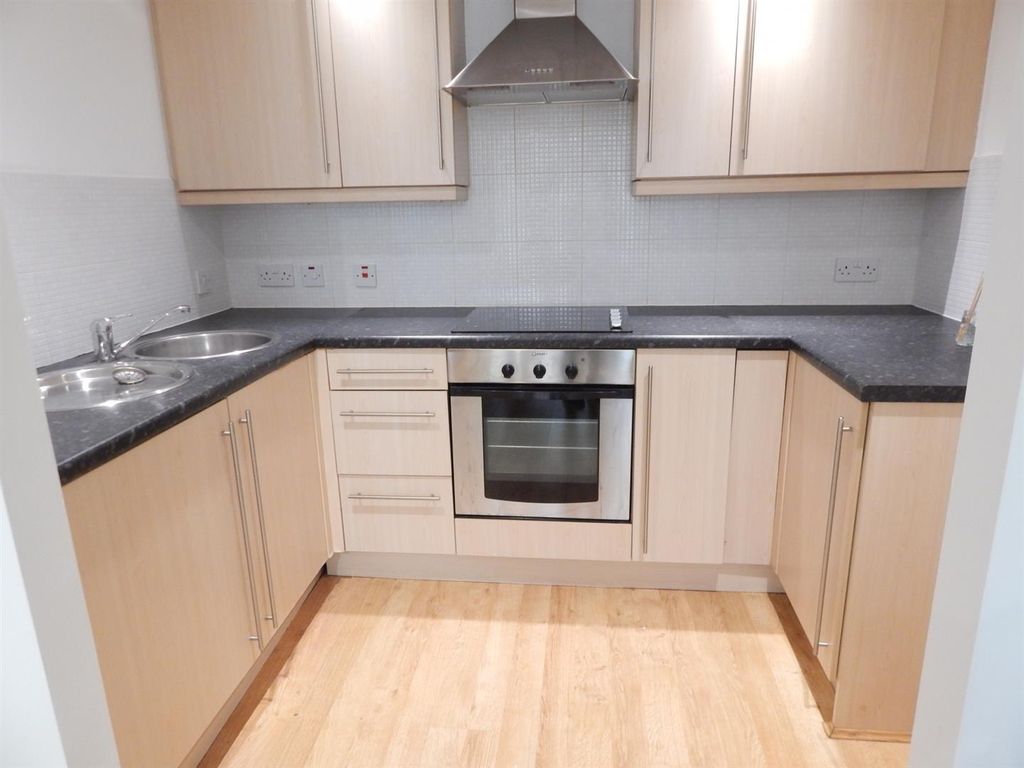 Property photo 2 of 7 Regency Court, 7 Waterloo Road, Stalybridge Sk15 2