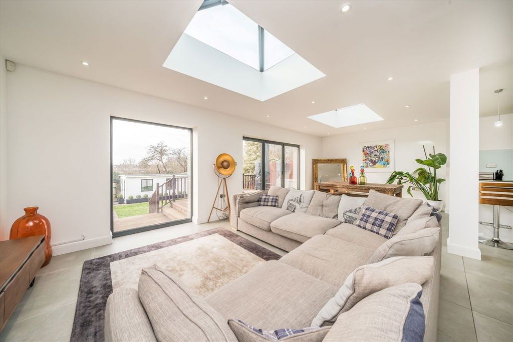 Property photo 3 of 10