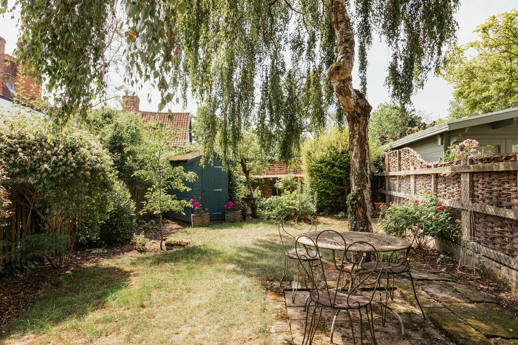 Property photo 2 of 24