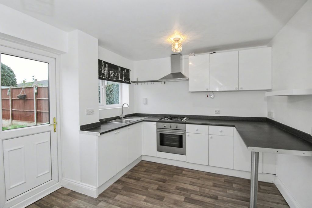 Property photo 3 of 16 Kitchen