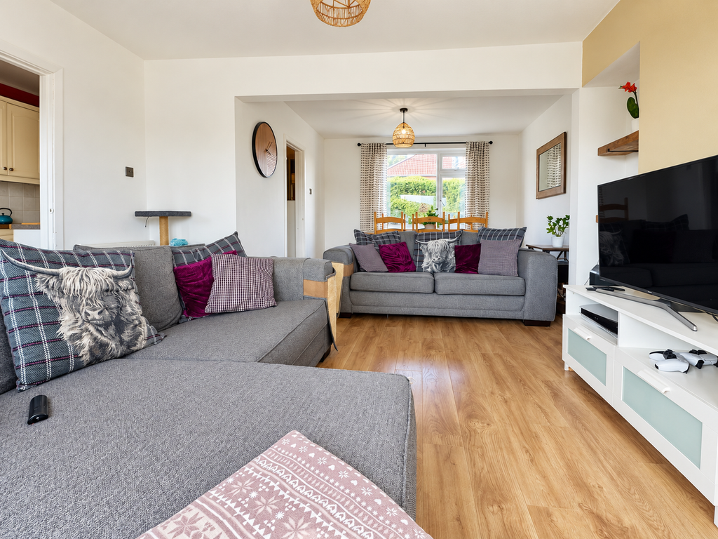 Property photo 3 of 13 76438D32-F68F-4A62-9C06-Da28Cf1A8F11