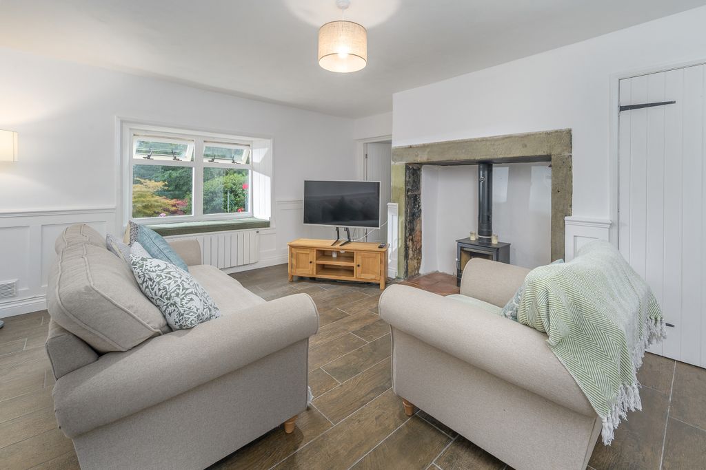 Property photo 2 of 36 Lounge-1