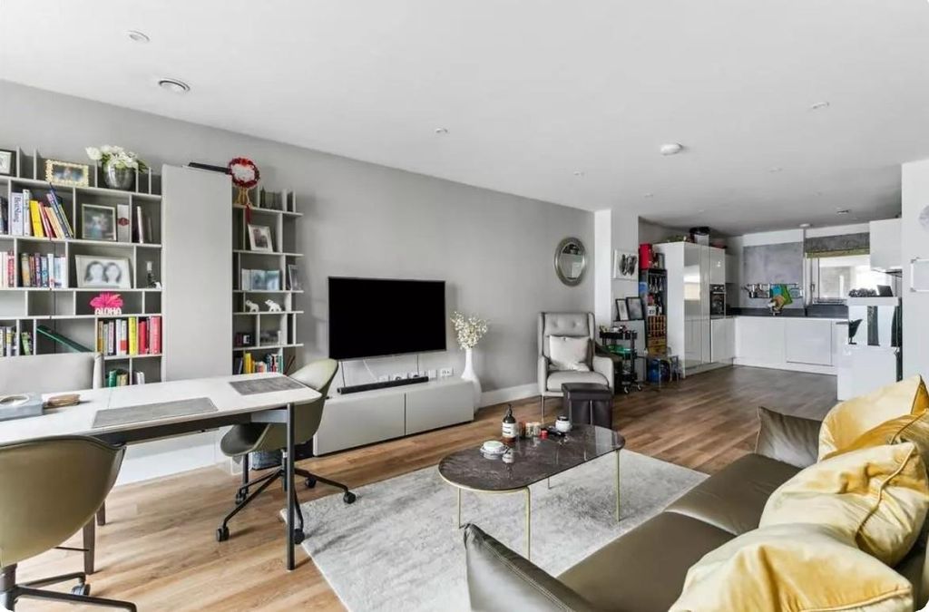 Property photo 3 of 13