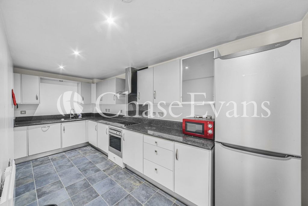 Property photo 2 of 25 Kitchen