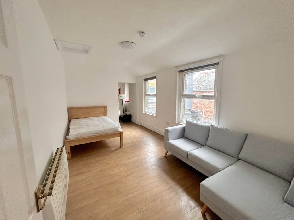 Property photo 2 of 4 Openplan Living