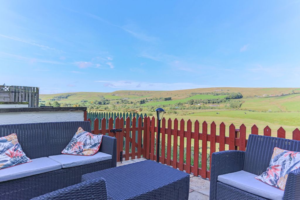 Property photo 3 of 26