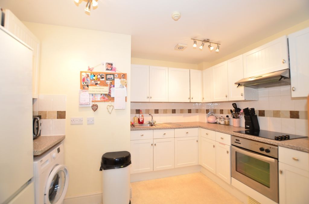 Property photo 2 of 5 Kitchen