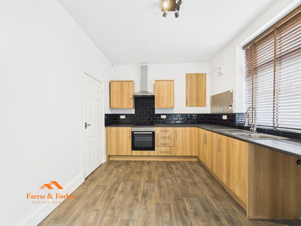 Property photo 3 of 18 Cam03956G0-Pr0146-Still009.Jpg
