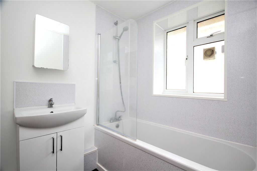 Property photo 2 of 6 Bathroom