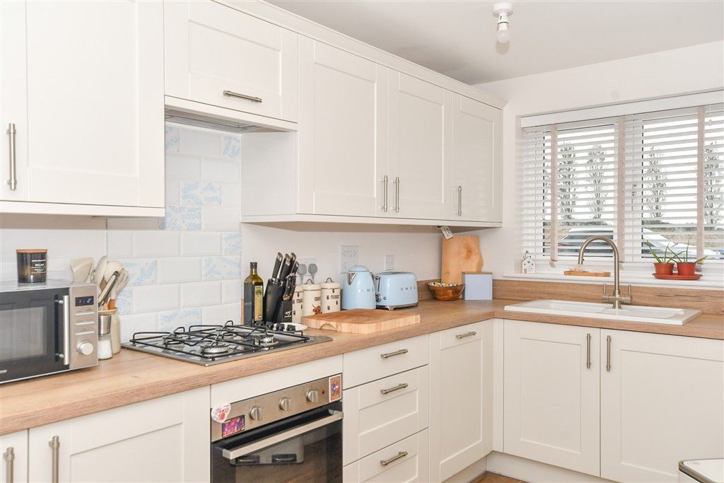 Property photo 3 of 10 Kitchen