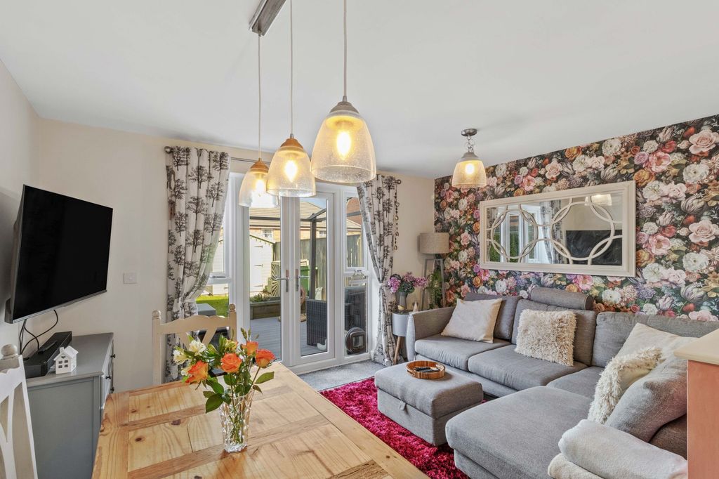 Property photo 3 of 21