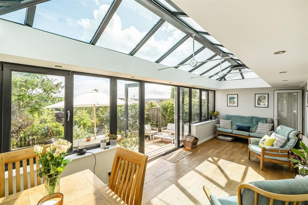 Property photo 2 of 24 Conservatory