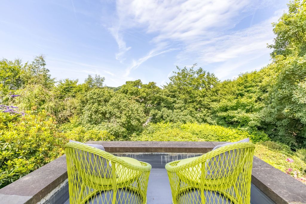 Property photo 3 of 36 Terrace