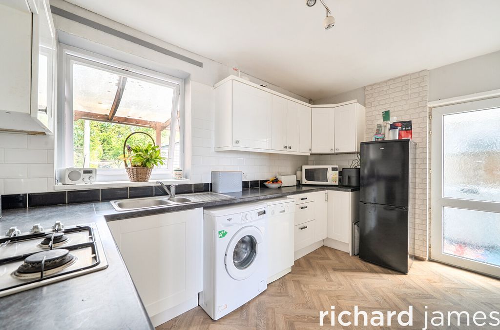 Property photo 3 of 22 7d899d1F4F6d477Fa6B74d59B3076A06