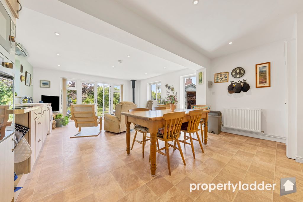 Property photo 3 of 23 Pl Indoor-2