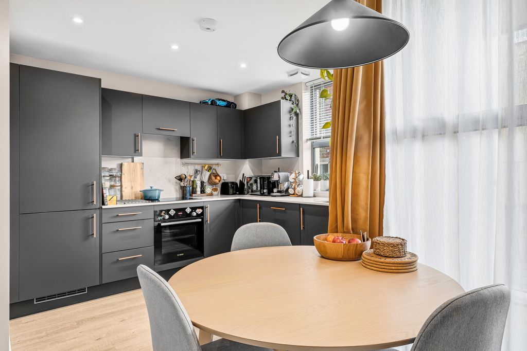 Property photo 1 of 15 Mnh05698