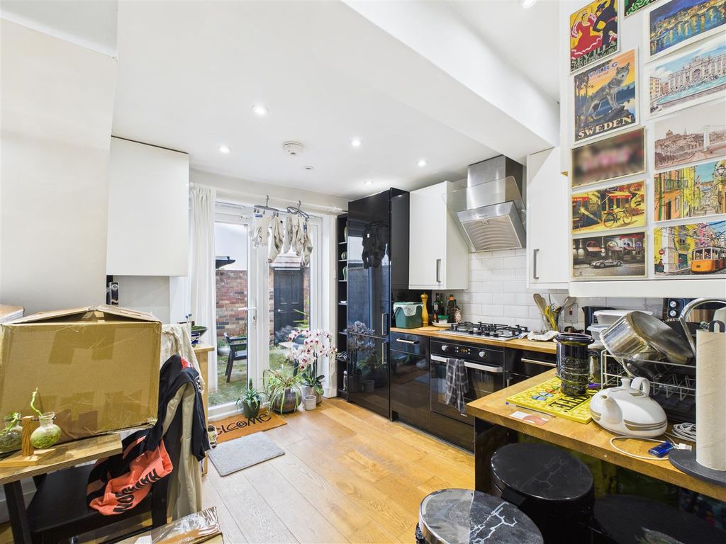 Property photo 3 of 6 Cam04419G0-Pr0053-Still005.Jpg