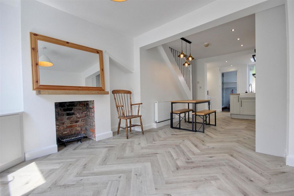 Property photo 2 of 20 Img_6629-Img_6631_Lzn.Jpg