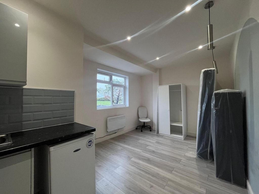 Property photo 1 of 6 Utility Room