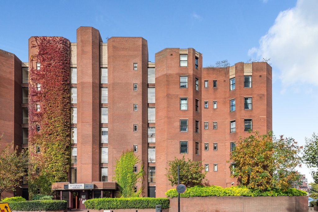 Property photo 1 of 26 Front Building