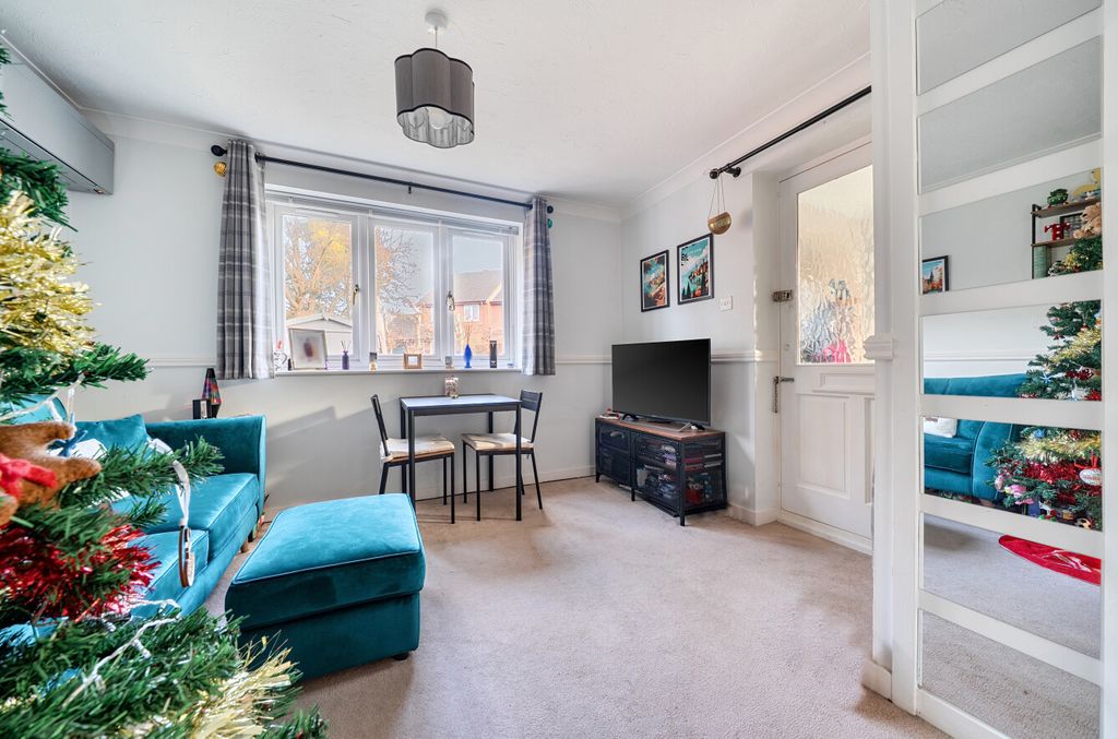 Property photo 2 of 11 1387273-9-6939836...