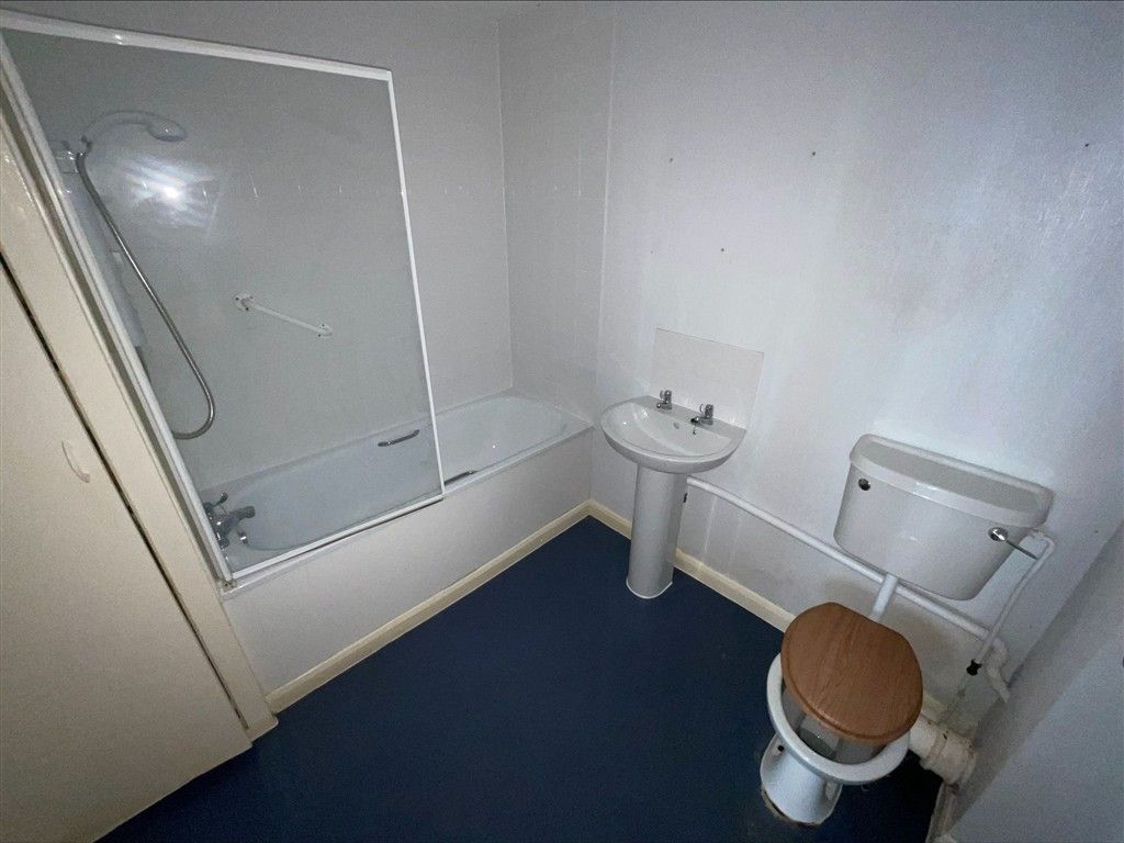 Property photo 3 of 4 Bathroom