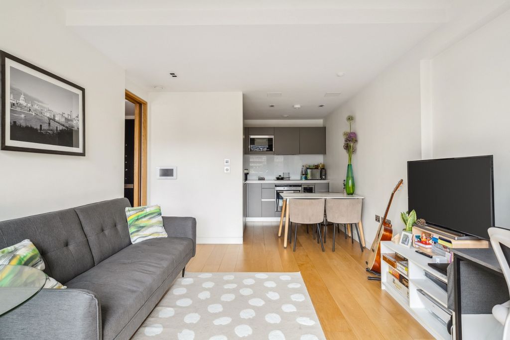 Property photo 3 of 12 4306372