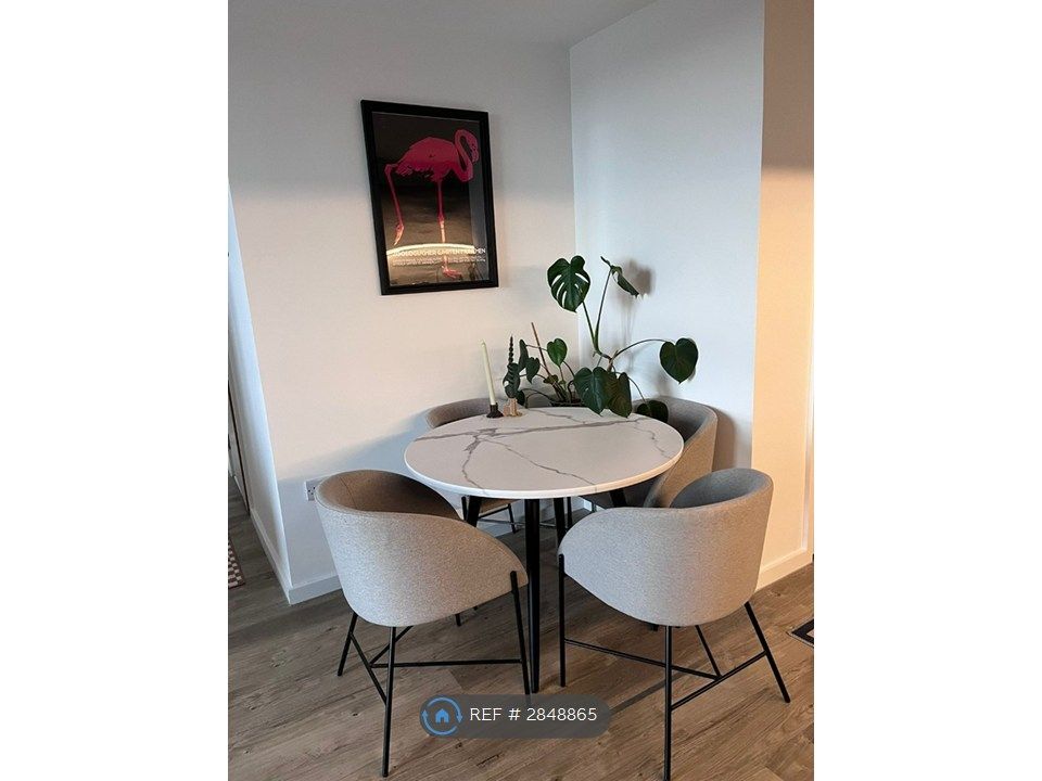 Property photo 3 of 14 Dining Table