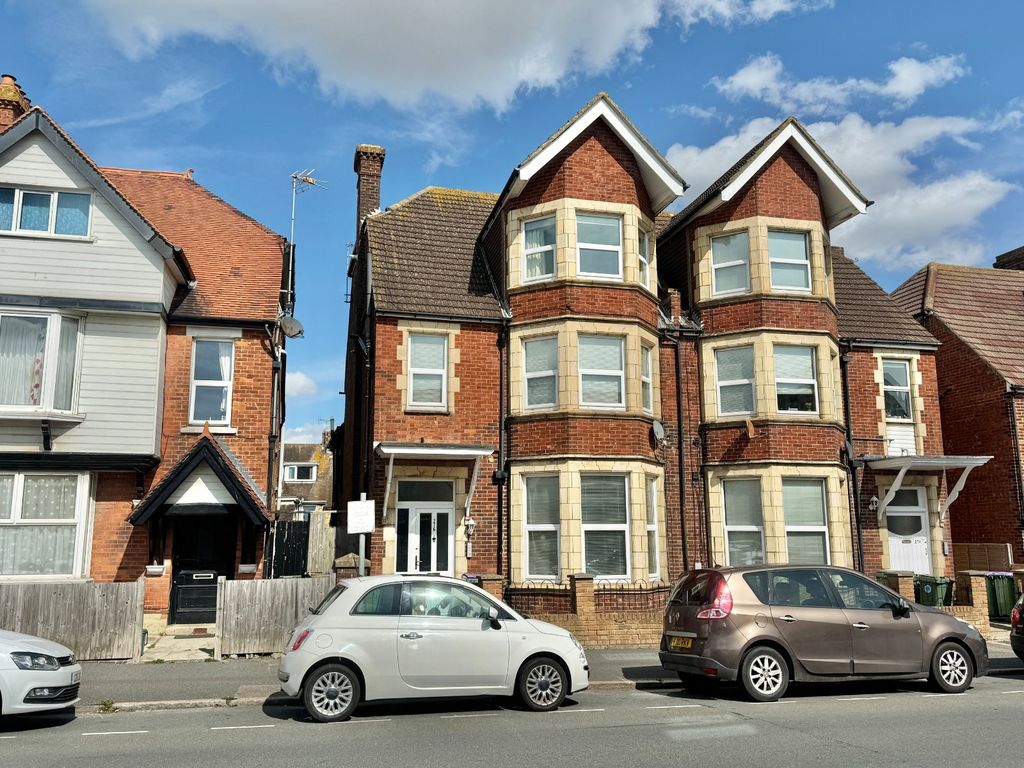 Property photo 1 of 9 Cheriton Road