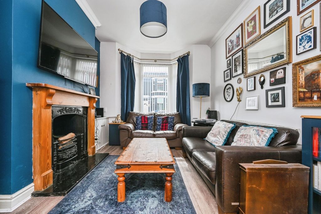 Property photo 3 of 15 Pbox-Img.Jpg