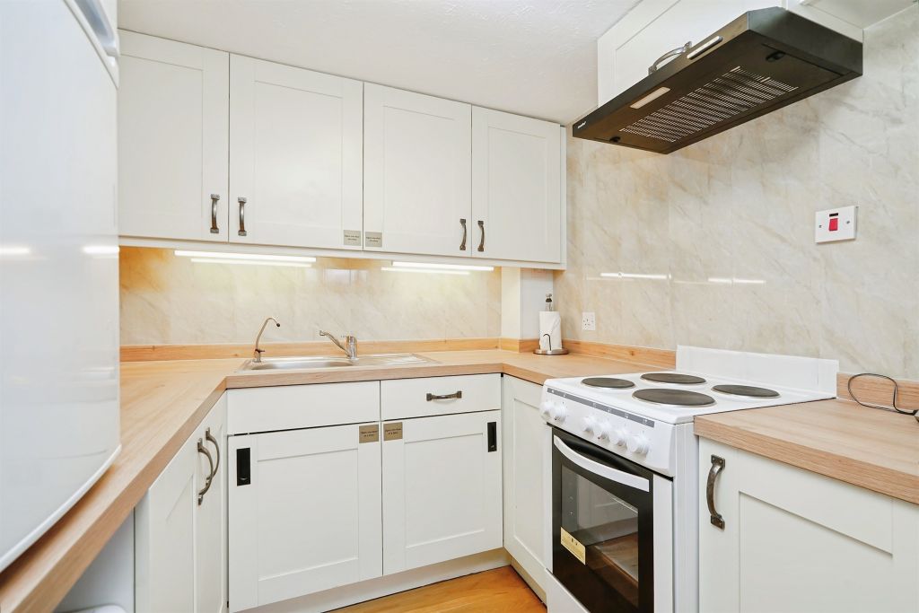 Property photo 2 of 31