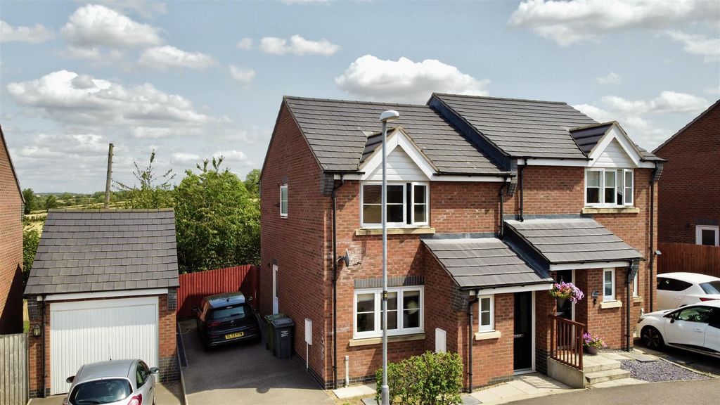 Property photo 1 of 17 Cfc00012-72Bd-4412-A33C-6E9Cab9F0585.Jpeg