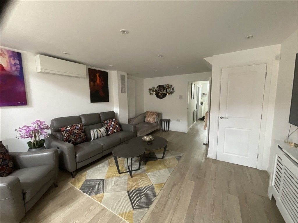 Property photo 2 of 10 Lounge