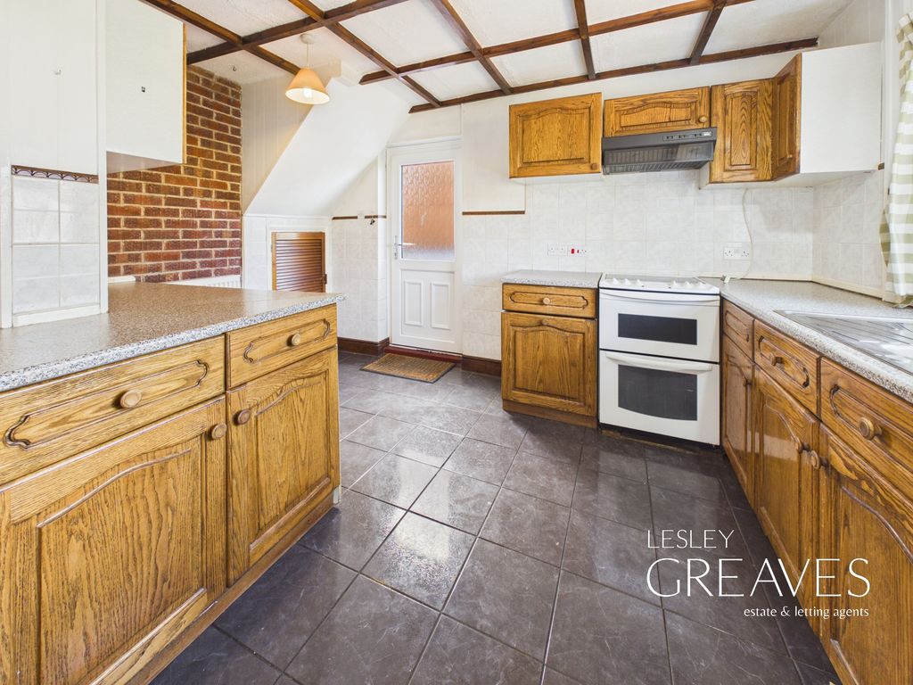 Property photo 3 of 17 Kitchen