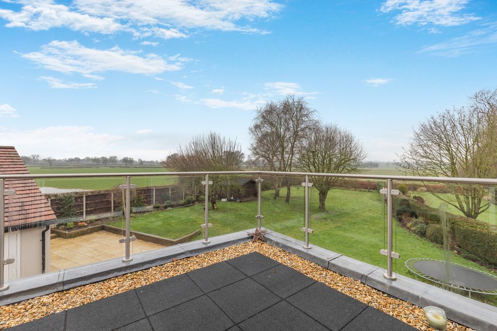 Property photo 2 of 28