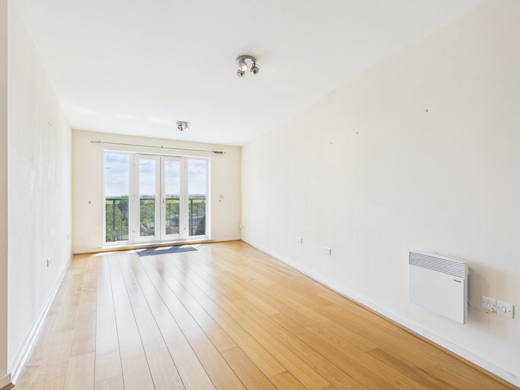 Property photo 2 of 11 Living/Dining Room