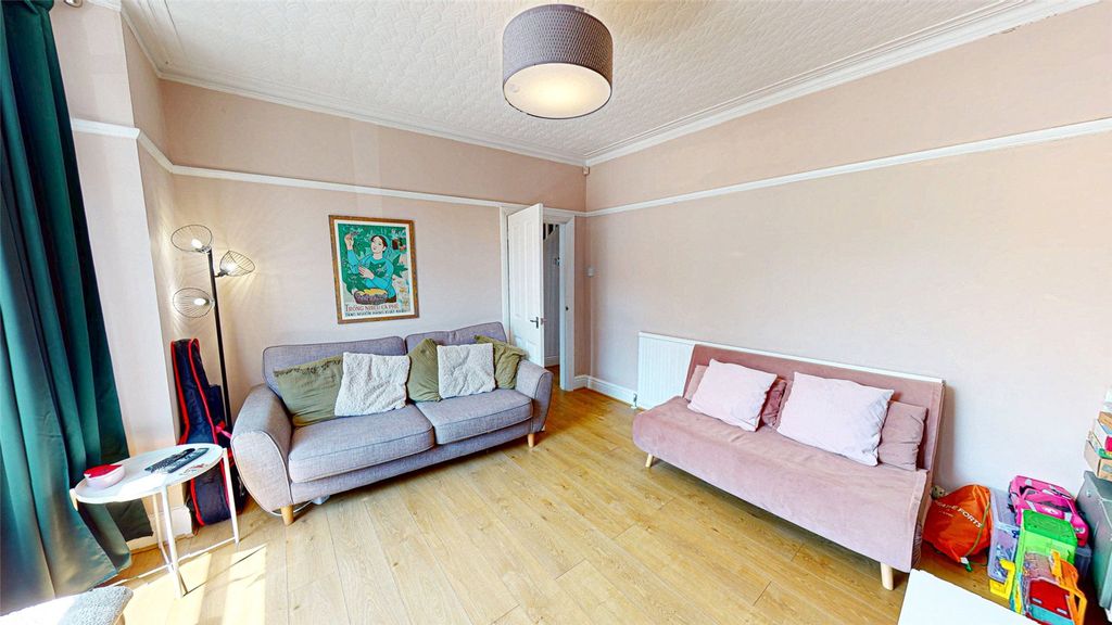 Property photo 3 of 17 Picture No. 16