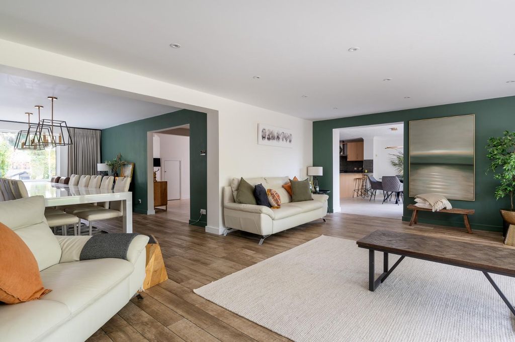 Property photo 2 of 34