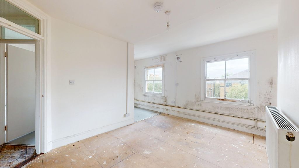 Property photo 2 of 13 Flat C, 79 Richmond Road, Hackney, London, E8 3Aa
