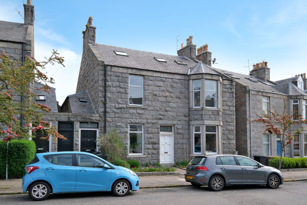 Property photo 1 of 26