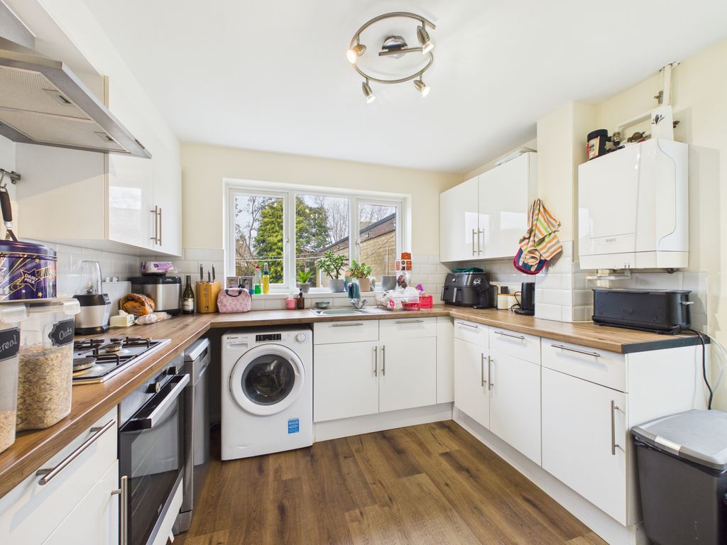 Property photo 3 of 12 Kitchen