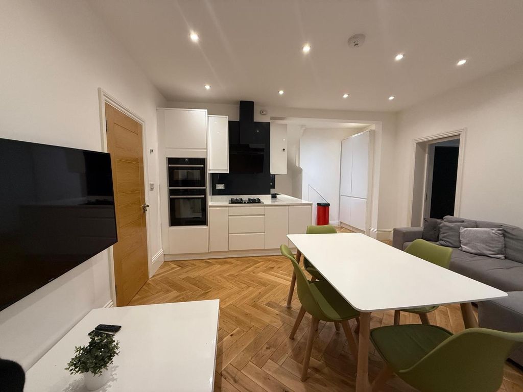 Property photo 2 of 9 Whatsapp Image 2025-10-09 At 13.27.43-2.Jpeg