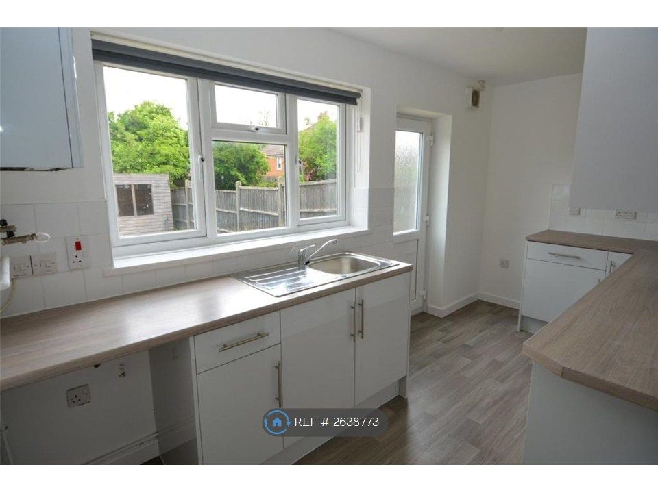Property photo 3 of 9 Kitchen
