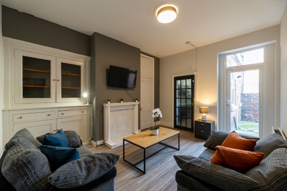Property photo 1 of 11 56Ca - Living Area