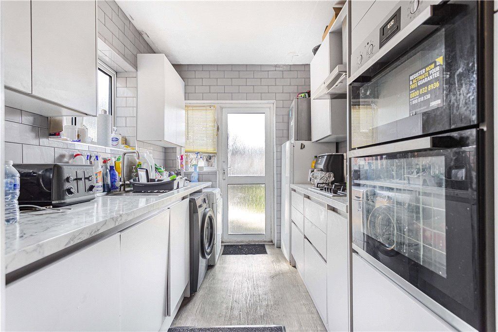 Property photo 3 of 14 Kitchen