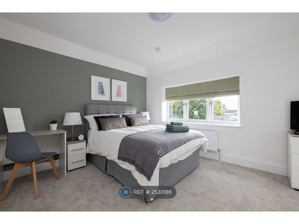 Property photo 1 of 17 Room 8 - Available