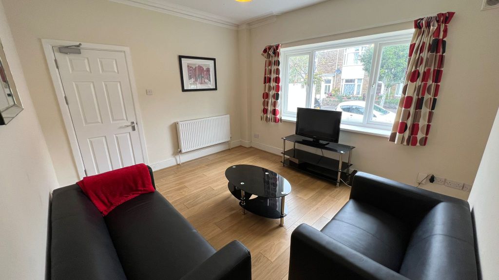 Property photo 3 of 11