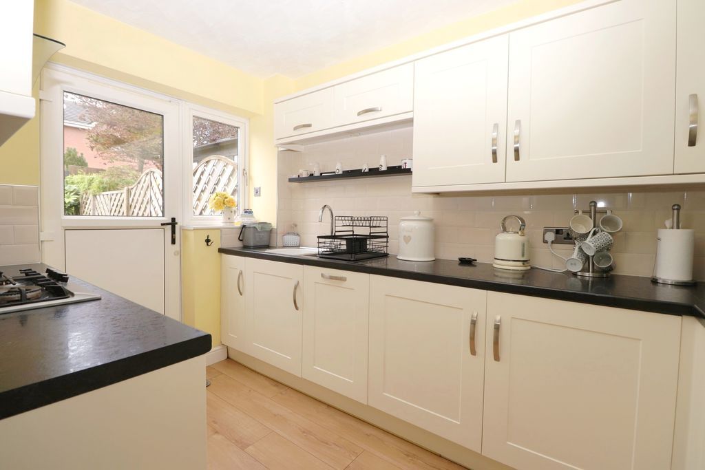 Property photo 2 of 32 Kitchen