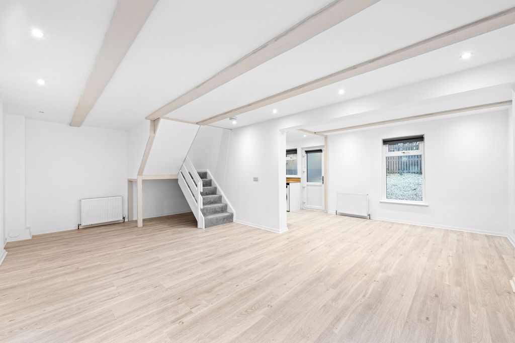 Property photo 2 of 26